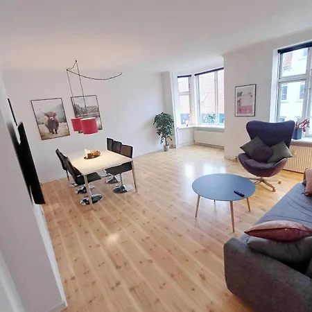Charming Apartment On Pedestrian Street Randers Exterior photo